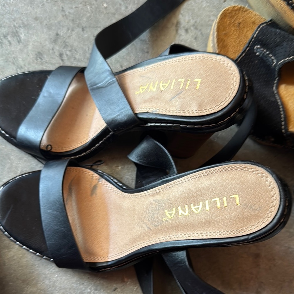 Liliana Black Wedge Shoes with Elegant Design